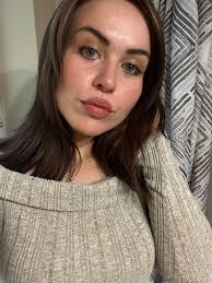 Can someone help me create a professional headshot? Thanks so much!