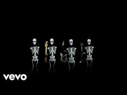 5 Seconds Of Summer Valentine Songtext Ubersetzung Auf Deutsch Lyrics Cafe Calum] i love the light in your eyes and the.