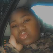 Service for service ? Ex: if u do nails let me do ur hair