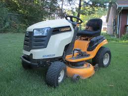 The cub cadet lt1042 is a lawn tractor model from the lt1000 series, manufactured from 2005 to 2008 by cub cadet (a part of mtd). Future Backyard Classic 2014 Cub Cadet Ltx1042 Kw In Every Life A Little Grass Must Be Mowed Curbside Classic