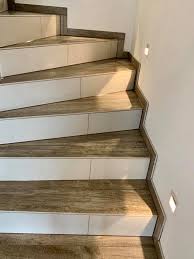 Achte auf rutschsichere fliesen und nehme dir ein beispiel an unserer verleganleitung, wie leicht du deine treppe neu verfliesen kannst. Hier Haben Wir Eine 2 Farbige Treppe Fliesen Bogdanski Facebook