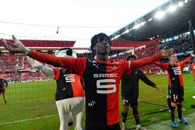 Voir plus d'idées sur le thème footballeur, joueurs de foot, joueur de football. Camavinga Qui Est La Pepite Rennaise Convoitee Par Le Real Madrid