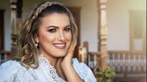 Danny este un doctor chirurg, plastician, de mare succes pe plan profesional. Lavinia Goste Cu Barbat Frumos Listen On Online Radio Box