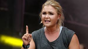 Sophia thiel has one of the most impressive and inspirational transformation stories. Sofia Thiel Makes An Emotional Confession After A Screaming Body Transformation Panorama Thobee