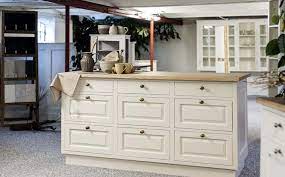 Schrank streichen oder lackieren eine der wohl klassischsten arbeiten eines jeden heimwerkers ist das lackieren von holz und holzmöbeln. Mobel Lackieren Neuer Anstrich Ihrer Lieblingsstucke Mink Gmbh