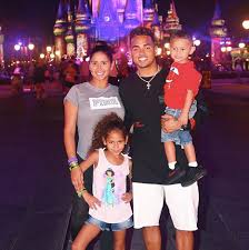 Dentro y fuera de los escenarios, taína es importante. Ozuna Le Pide Matrimonio A Su Novia Y Madre De Sus Hijos People En Espanol