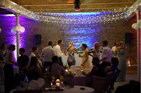 Bei hochzeitsdj steht euch eine profi dj crew für eure hochzeit zur seite, die bestens gerüstet ist, eure feier musikalisch und moderierend zu begleiten. Dj Fur Hochzeit In Essen Hochzeits Dj In Essen Dj In Essen Mieten Fur Hochzeit Party Und Events Musiker Im Grossraum Essen Dj Hochzeit Essen Ihr Profi Hochzeits Dj Aus Essen Schonste Hochzeitslocations