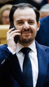 Un conmovedor adiós que quedará para siempre: el emotivo gesto compartido  por su nieta, Fanny Valencia, en TikTok, con el que presenciamos el último  encuentro de un hombre con su esposa antes