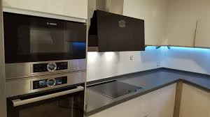 Si vas a cambiar la encimera de la cocina, conoce los materiales y los diseños más resistentes y. Cocina De Formica Con Encimera De Silestone