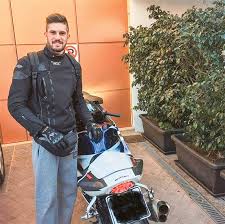 Σκληρή κριτική κατά της κυβέρνησης άσκησε ο νάσος ηλιόπουλος, τονίζοντας πως ο κ. Troxaio Sth Glyfada O Gios Toy Tsagkarh Kai O Korbetas Toy 8anatoy To Pontiki