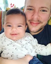 Trans dad Danny Wakefield details life as single parent