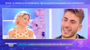 Giulio si difende dopo le parole pronunciate in alcune interviste, sia sui set. Pomeriggio 5 Il Fratello Di Pierpaolo Pretelli Rivela Sono Innamorato Lanostratv