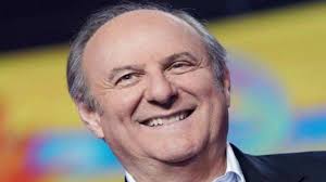Check spelling or type a new query. Gerry Scotti Fiocco Rosa Per Il Conduttore Si Allarga La Famiglia Meteoweek
