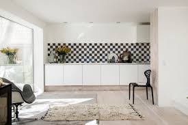 Choose from a lovely range of kitchen splashback tiles including popular metro tiles, small square tiles and stunning mosaic kitchen tiles. 70 Must See Kitchen Splashback Ideas For 2019 Kitchen Stone