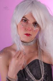 Meet CDG Member and Assistant Costume Designer Shannon Campbell!  #CDGinFocus _ •FIRST JOBS IN THE FILM INDUSTRY? Commercials and Music  Videos •FIRST JOB EVER? Model •LAST JOB? American Horror Story Season 10 •