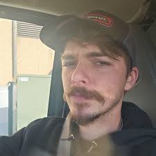 Is a cap necessary for the A/C low side schrader valve?