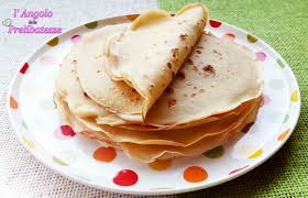 Per il ripieno occorrono 50 g di burro, 40 g di mascarpone, 500 g di radicchio di treviso, due tuorli, 20 g di cipolla tritata, 150 g di ricotta, 20 g di parmigiano grattugiato, sale e pepe. Ricetta Base Delle Crepes Ottima Per Preparazioni Dolci E Salate Le Ricetta Di Simona L Angolo Delle Prelibatezze