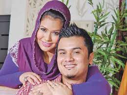 Rosmah eskiden abdul aziz nong chik ile evliydi. Azrene Ahmad Wiki Rosmah Mansor Daughter Age Bio Net Worth Fact