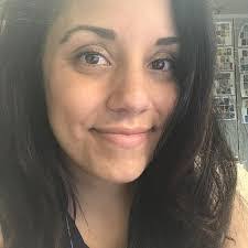 Beth Hounchell's Instagram, Twitter & Facebook