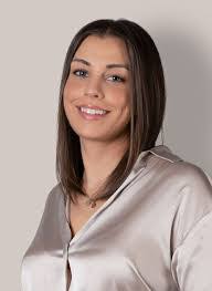 Francesca Cox's Instagram, Twitter & Facebook