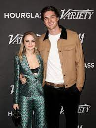 A national spot for life cereal was joey's first commercial. Joey King S Real Life Kissing Booth Love Triangle Entertainment Tonight