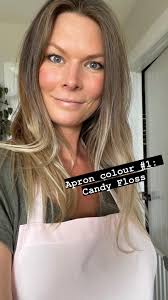 Who wants to win an apron? Grubby cooks are happy cooks… but cooks with  grubby clothes? Not so much. Back in the early days I never even bothered  with aprons. When I