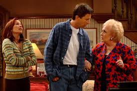 The fade haircut has actually normally been dealt with men with brief hair, but lately, guys have actually been integrating a high discolor with tool or long hair ahead. Everybody Loves Raymond Is Deeply Depressing All Screen All Time