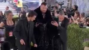 Travis Kelce” Met Gala Video Is Breaking The Internet - NewsBreak