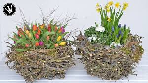 Damit wir dies aber nicht nur draußen spüren, sondern auch in der wohnung, können wir unsere frühlingsdeko selber machen. Diy Fruhlingsdeko Osterdeko Selber Machen I Xxl Nest Aus Zweigen I Deko Mit Fruhlingsblumen Youtube