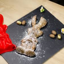 Apres Paques Il Reste Toujours Des Chocolats Et On Ne Sait Jamais Quoi En Faire Alors Voila La R Gateau De Paques Au Chocolat Chocolat Paques Gateau Chocolat
