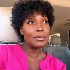 Isadora Bolton's Instagram, Twitter & Facebook