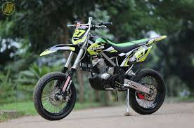 Wah Keren Kawasaki Klx150 Bf Satu Ini Diubah Jadi Supermoto Gridoto Com Modifikasi minimalis kawasaki klx 150 bf supermoto review.