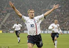 Video Michael Owen S Top 10 Strikes Featuring Stunners For Liverpool United Real Madrid And Eng England National Football Team Michael Owen England Sports