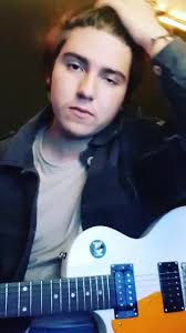 Aaron Valverde (@aaronvalverdeem)