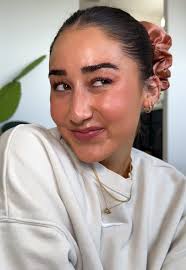 No creases and extra glowy✨🙌🏽😚💋 #fyp #makeup #grwm #easymakeup  #makeuphacks @L’Oréal Paris @trestique beauty @Saie @brow.ol.o.gy  @ColourPop Cosmetics