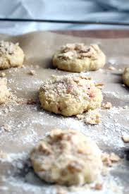 I warmed the oven, weighted all the ingredients, and in one hour i was nibbling at these rolled oat and raisin cookies, so grateful in my heart for jamie's simple and fun recipe. Apfel Streusel Cookies Nach Jamie Oliver Fraulein Sommerfeld