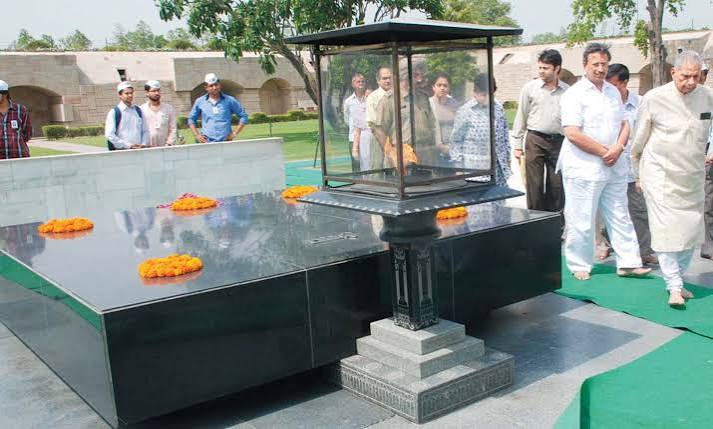 Mahatma Gandhi's tomb at Raj Ghat set for face-lift | Daily Mail Online