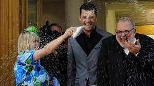 Udo und carsten kannten sich schon seit 20 jahren, dennoch wagten die beiden erst jahre später den schritt vor den traualtar. Hochzeit Star Friseur Udo Walz Hat Geheiratet Welt