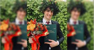 Fisico imponente, del resto è uno dei corazzieri della velocità azzurra, ma lorenzo zazzeri è anche educazione e creatività. Laurea Da 110 E Lode Per Lorenzo Zazzeri Confronto Tra Nuotatori Italiani E Statunitensi Swim4life Magazine