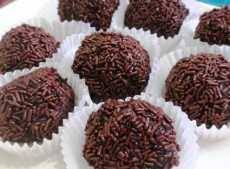 Selanjutnya bagaimana cara membuat cara membuat kue kering coklat stik renyah dengan gampang + bahan mudah didapatkan serta bisa dipraktekkan sendiri di rumah mari kita simak terlebih dahulu resep kue lapis coklat stik kue kering, dan di bawah ini kami sajikan resep masakan secara lengkap. Resep Bola Bola Coklat Dan Cara Membuat Bacaresepdulu Com