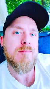 Looking for someone with permanently jewelry to message me please