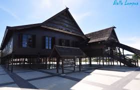 Sebenarnya jika dilihat dari arsitekturnya, rumah adat lampung. Rumah Adat Indonesia Gambar Penjelasan Rumah Tradisional 34 Provinsi Salamadian