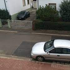Denn die entsprechende vorschrift sei unwirksam. Wenn Ich Vor Meinem Haus Parke Mault Der Nachbar Von Gegenuber Der Seine Ausfahrt Gegenuber Hat Parken Nachbarschaftsstreit Parkverbot