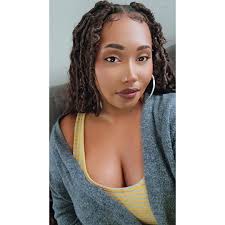 Neither did Hannah, she expected him to be taller and big football player  why is no one talking about that? Why is all the heat