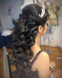 A sweetly simple hair style is perfect for a traditional, modest quinceanera. Half Up Half Down Quinceanera Hairstyles Cute Quinceanera Hairstyles Quince Hairstyles Quinceanera Hairstyles Hair Styles