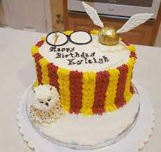 Harry Potter Theme Cake No Fondant Candy Melts Are Versatile All Buttercream Owl Is A Harry Potter Theme Cake Harry Potter Birthday Cake Harry Potter Cake