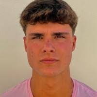 Betsy Carbonell's Instagram, Twitter & Facebook