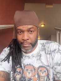 I'm 32 and single 🥲 who else is single out here ? Let's see if we can work  something out 😍