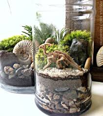 Miniature Dinosaur Fossils Inside A Terrarium Display Jar Plantes Terrarium Mini Terrariums Terrarium Pour Plantes Grasses
