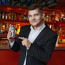 Wnuczka zenka martyniuka, laura, to już duża dziewczynka! Zenek Martyniuk Wprowadza Na Rynek Napoj Energetyczny Zenek Energy Drink